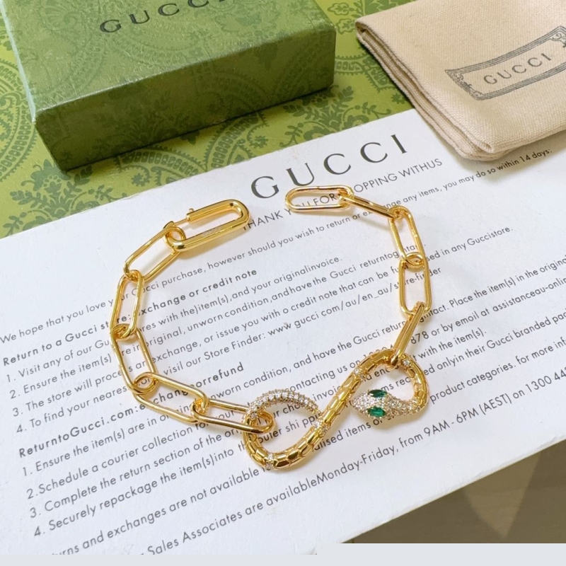 G*u*i bracelets